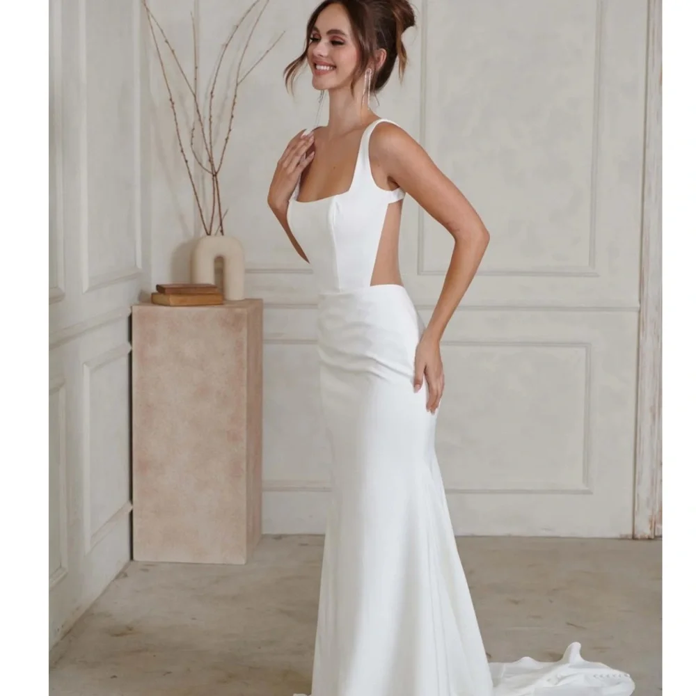 Chic Ivory Bridal Gown with Button Detail - Picture 2 of 12